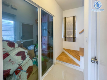 *****บ้านเดี่ยวมือสองย่านนนทบุรี ม.อินนิซิโอ1 ปิ่นเกล้า-วงแหวน เนื้อที่กว้างขวางมากถึง 50.40 ตร.ว. ฟังก์ชัน 3 ห้องนอน 2 ห้องน้ำ ที่จอดรถ 2 คัน บ้านจากแบรนด์ L&H โครงการตั้งบนทำเลเดินทางสะดวก ใกล้รถไฟฟ้าสายสีม่วง "สถานีตลาดบางใหญ่" และทางด่วน "ศรีรัช"